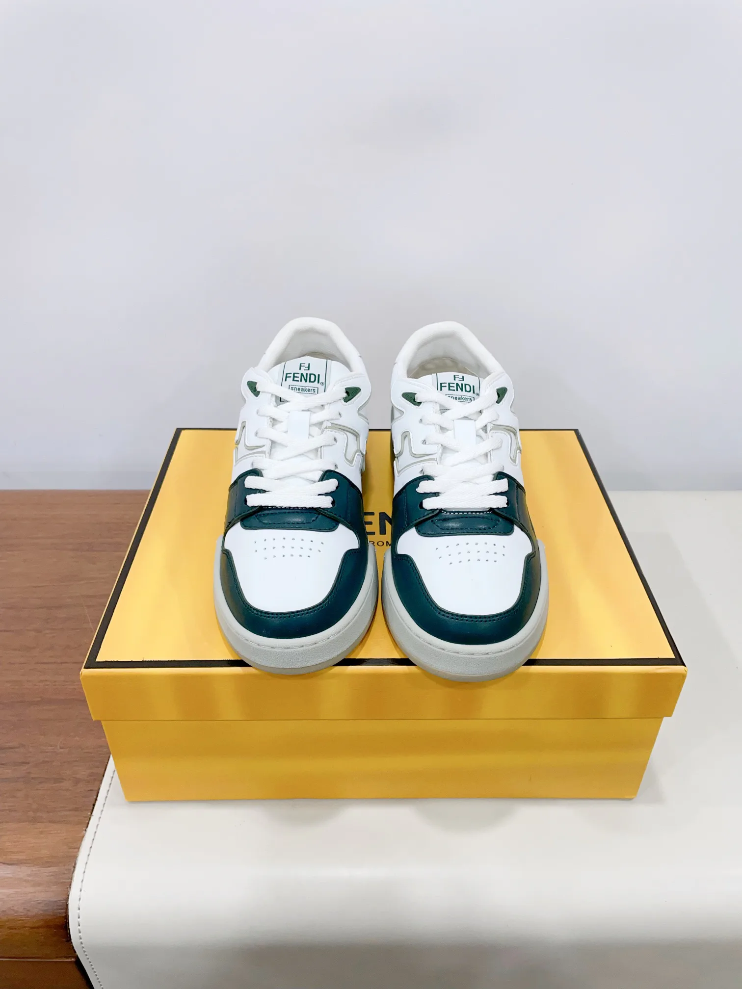 Кроссовки Женские Fendi