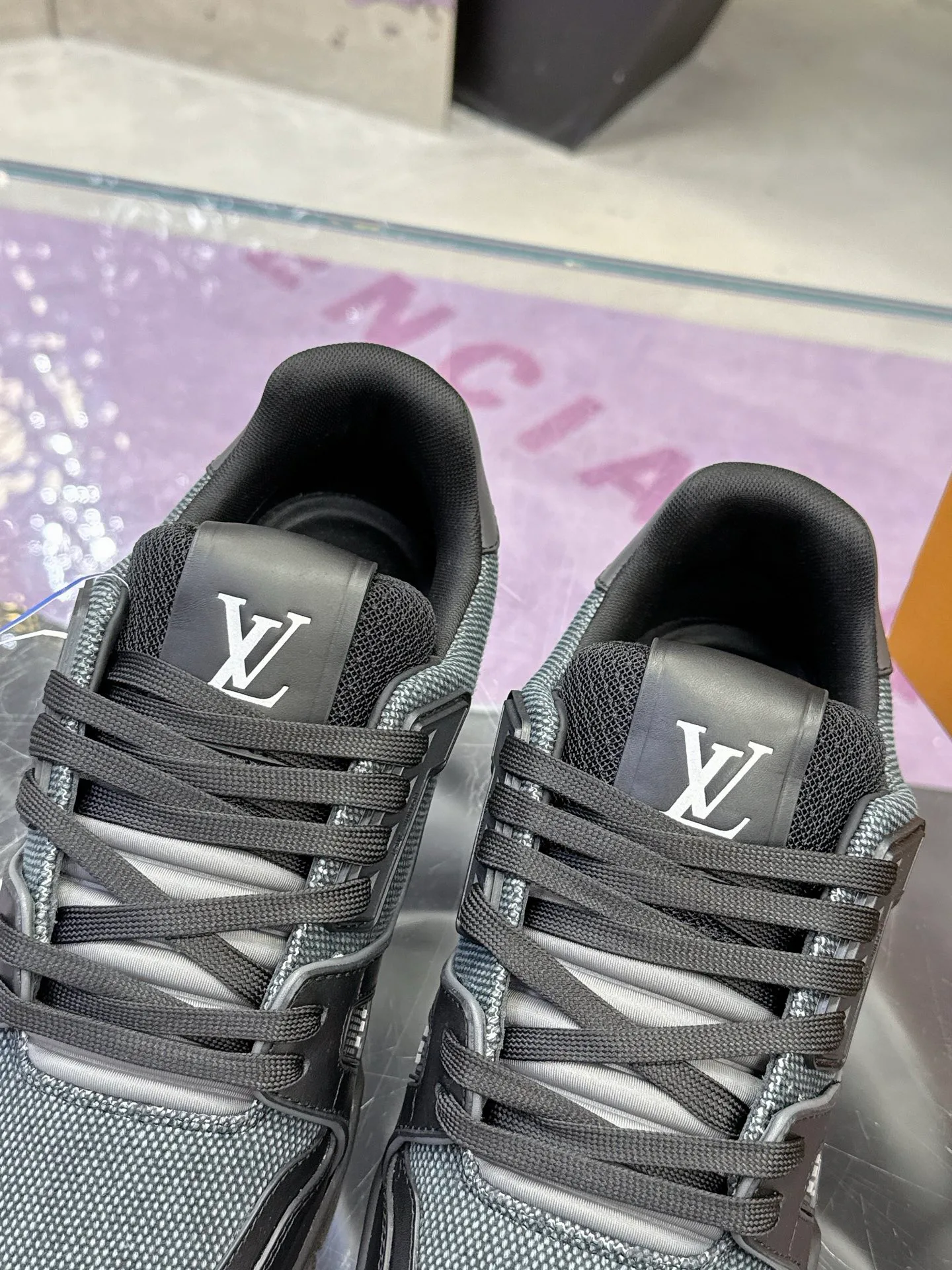 Кроссовки Женские Louis Vuitton 890296