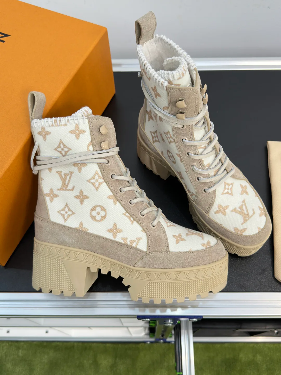 Ботинки Женские Louis Vuitton 18741622