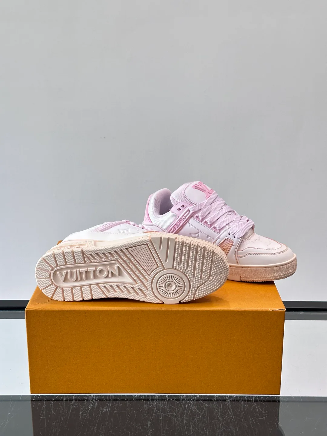 Кроссовки Женские Louis Vuitton 12764327