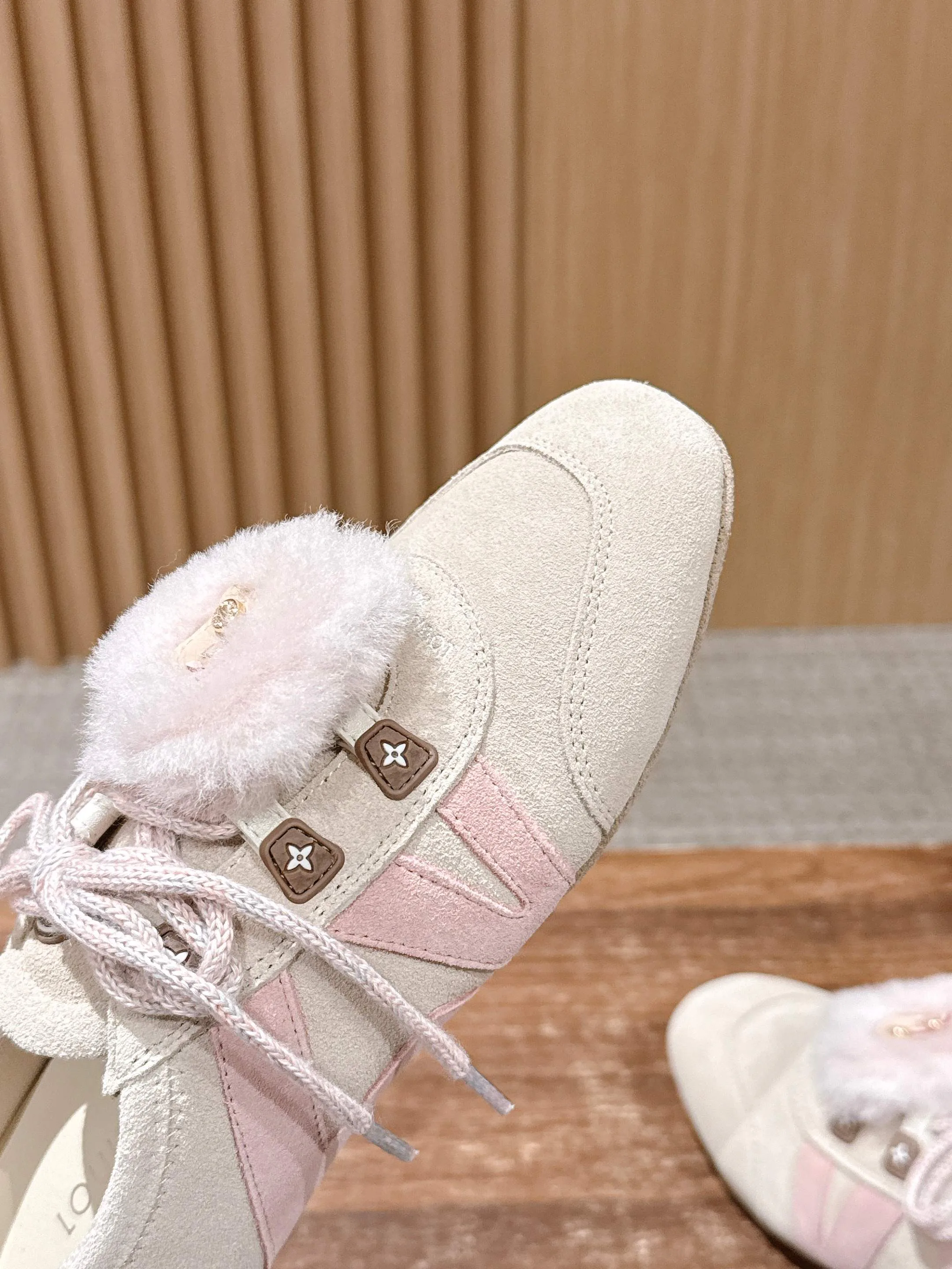 Кроссовки Женские Louis Vuitton 1483931