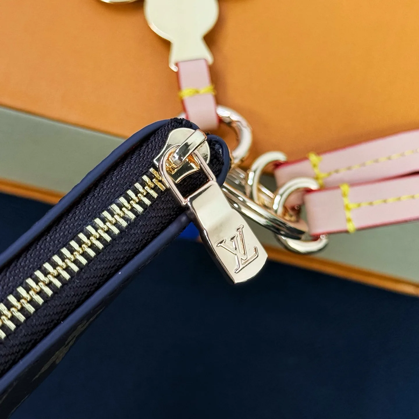 Сумки На Ремне Женские Louis Vuitton 2546475