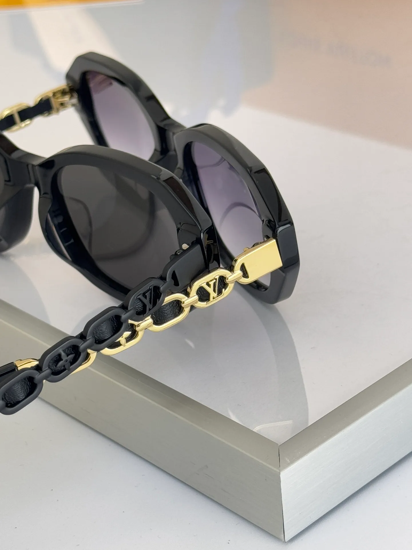 Очки Louis Vuitton 1973078