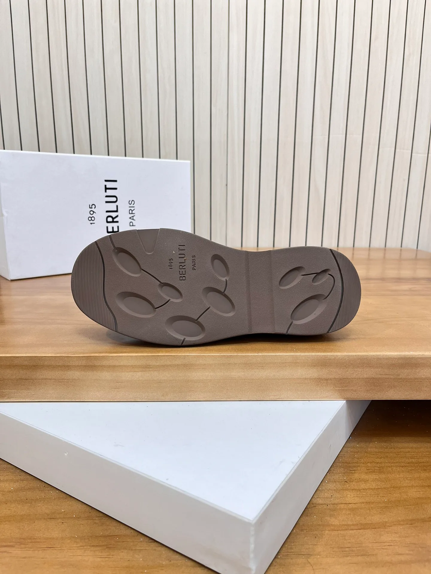 Кроссовки Женские Berluti 462856