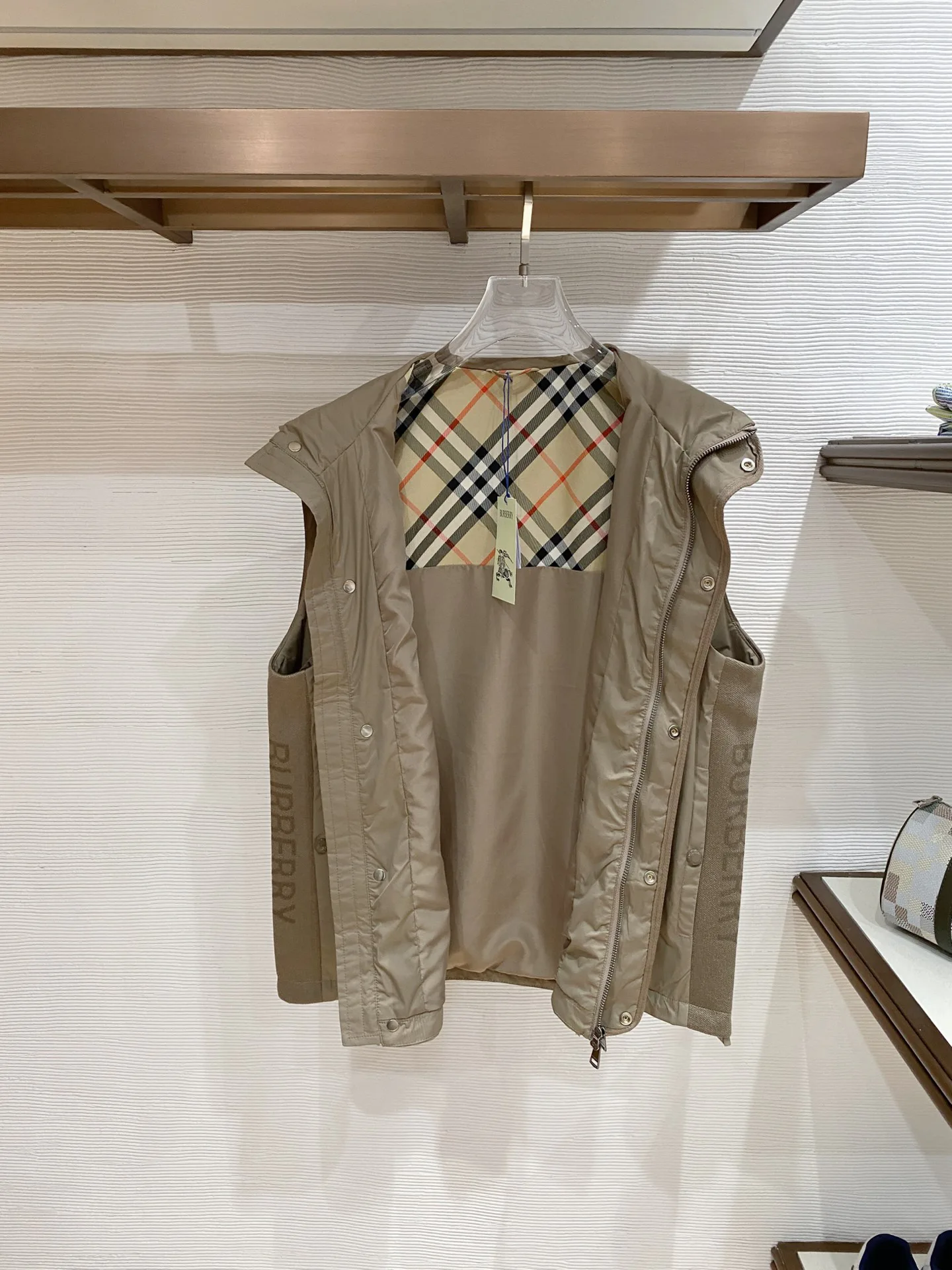 Жилеты Женские Burberry 10708572