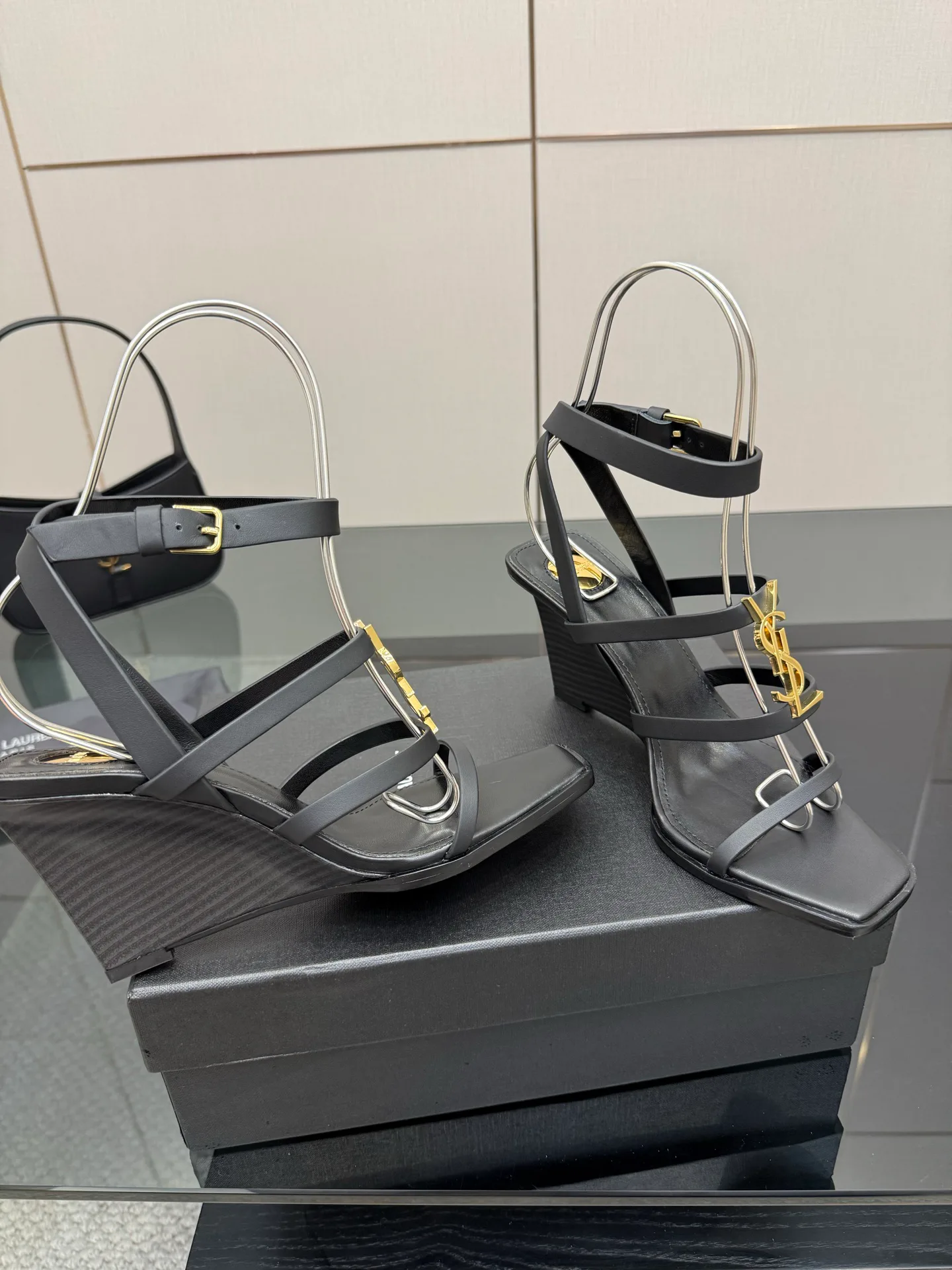 Босоножки Женские Saint Laurent 13164416