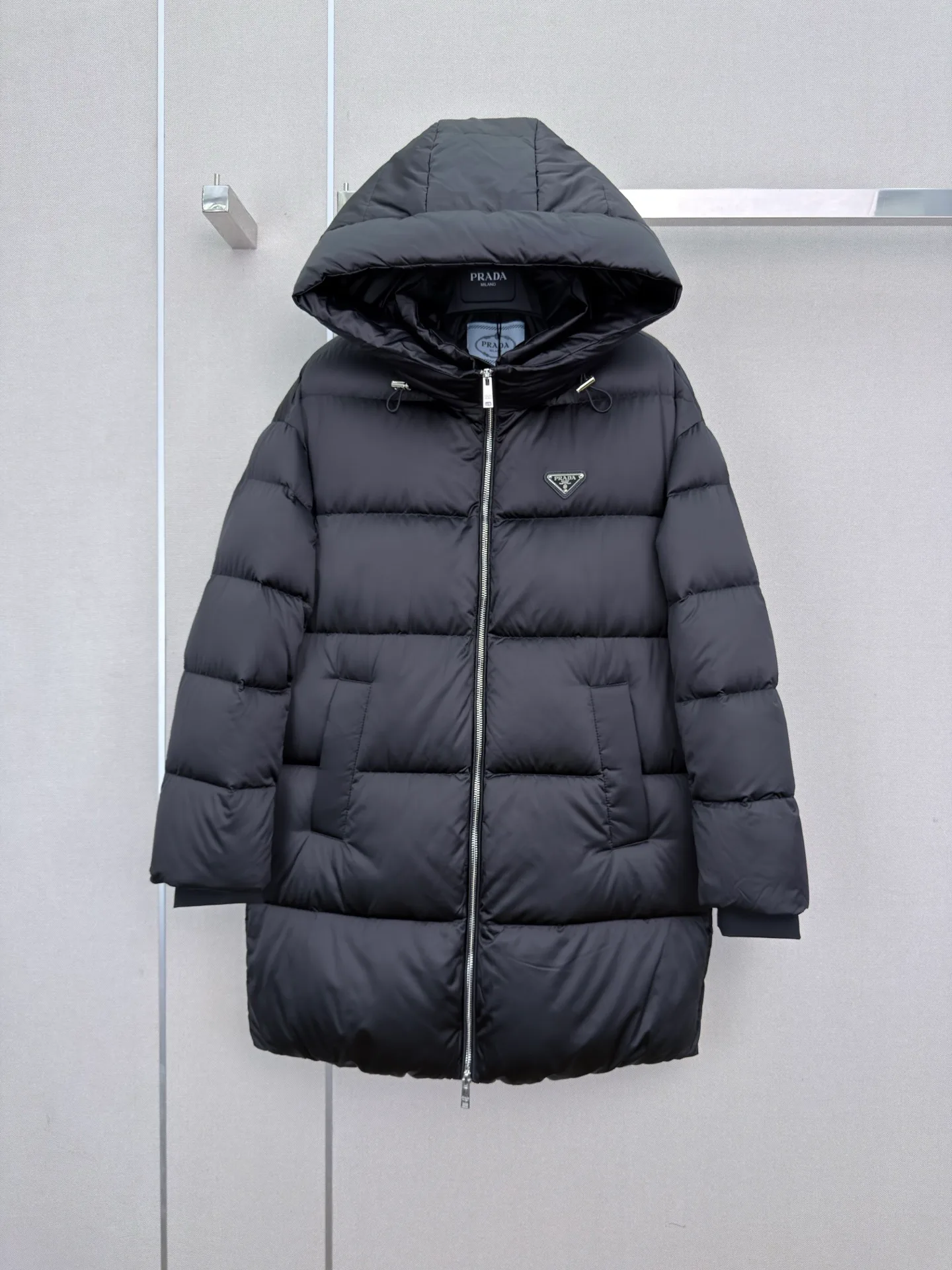 Куртки И Пуховики Женские Prada 18600980