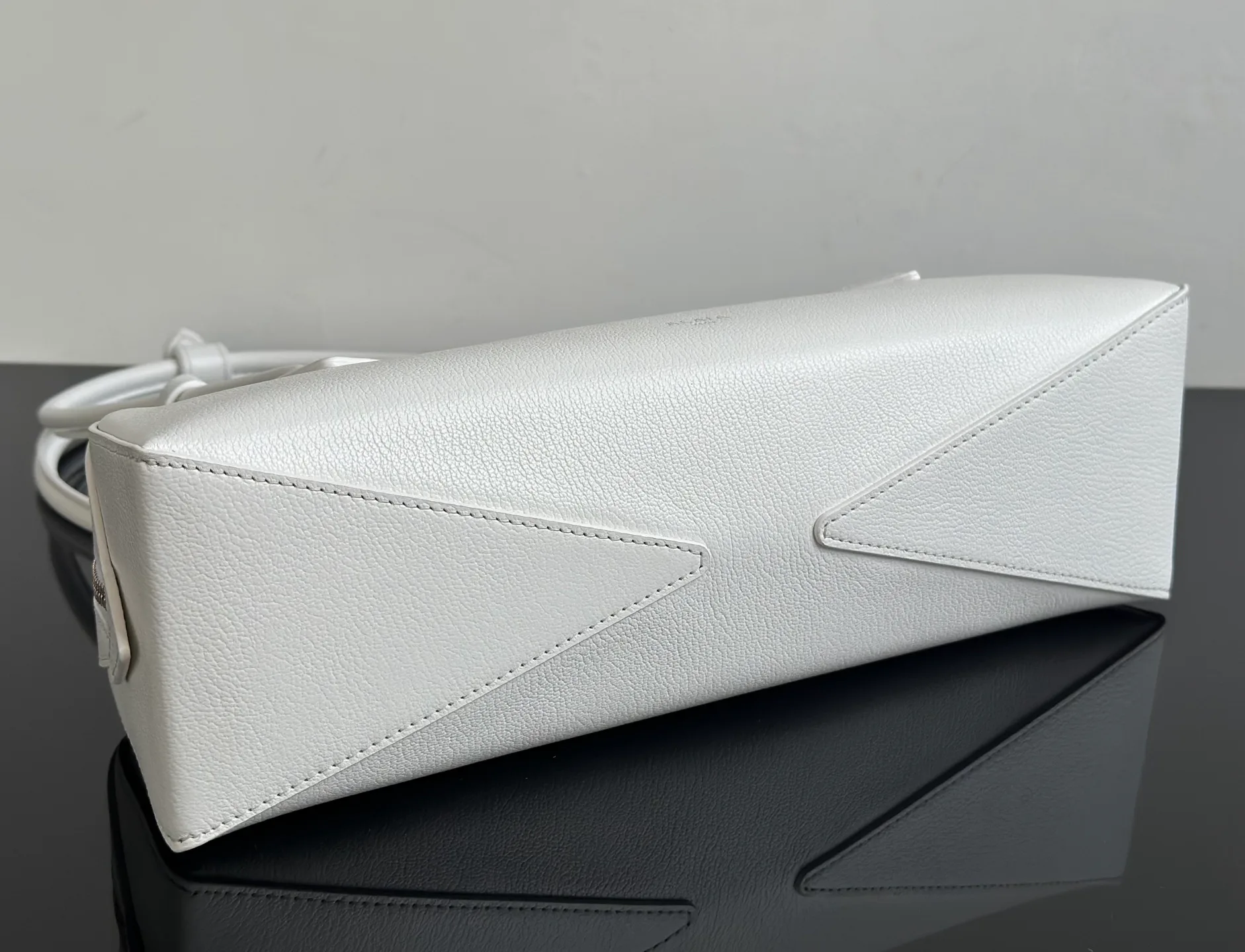 Сумки На Ремне Женские Alaia 102351