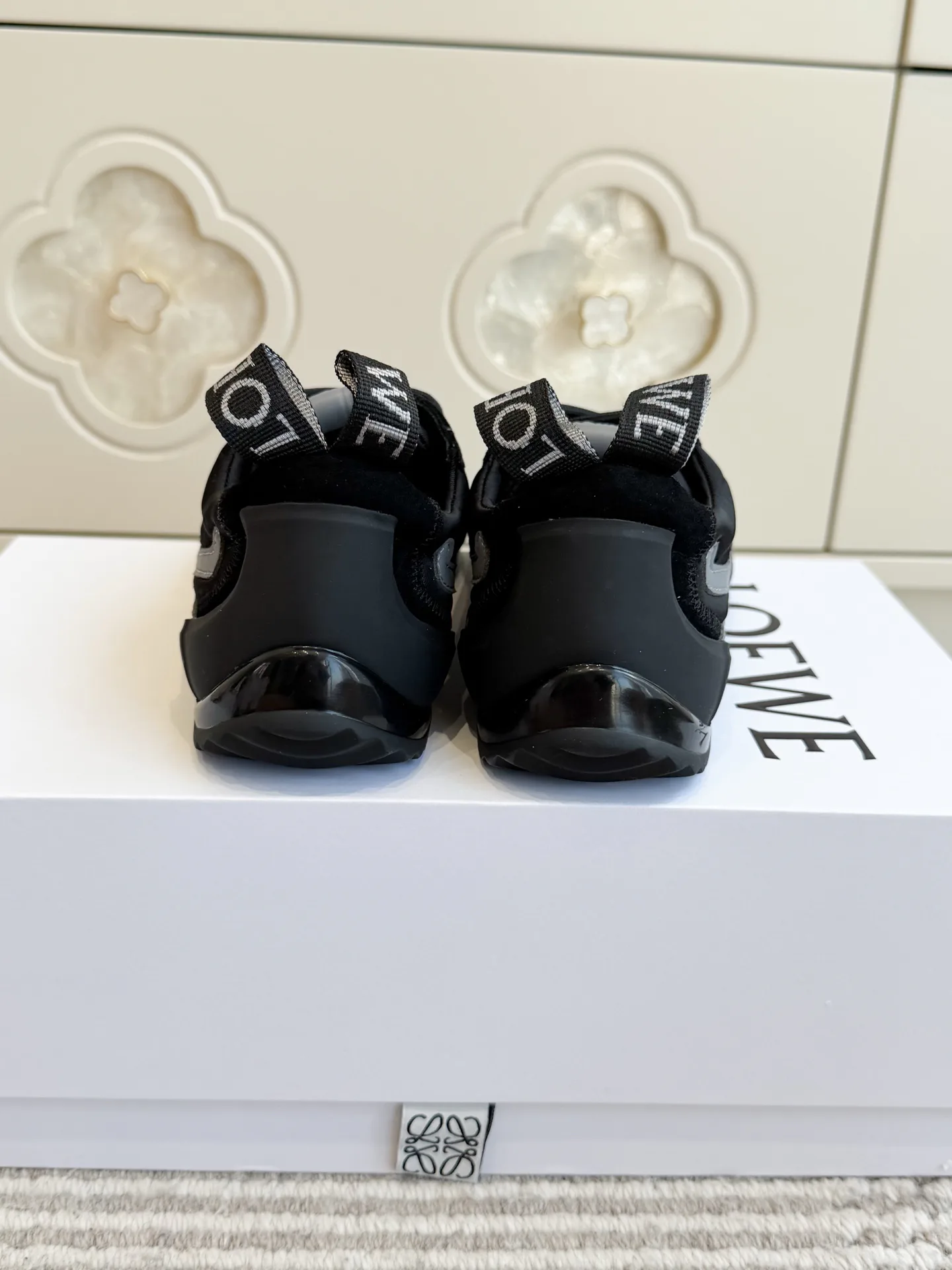 Кроссовки Женские Loewe 18275865