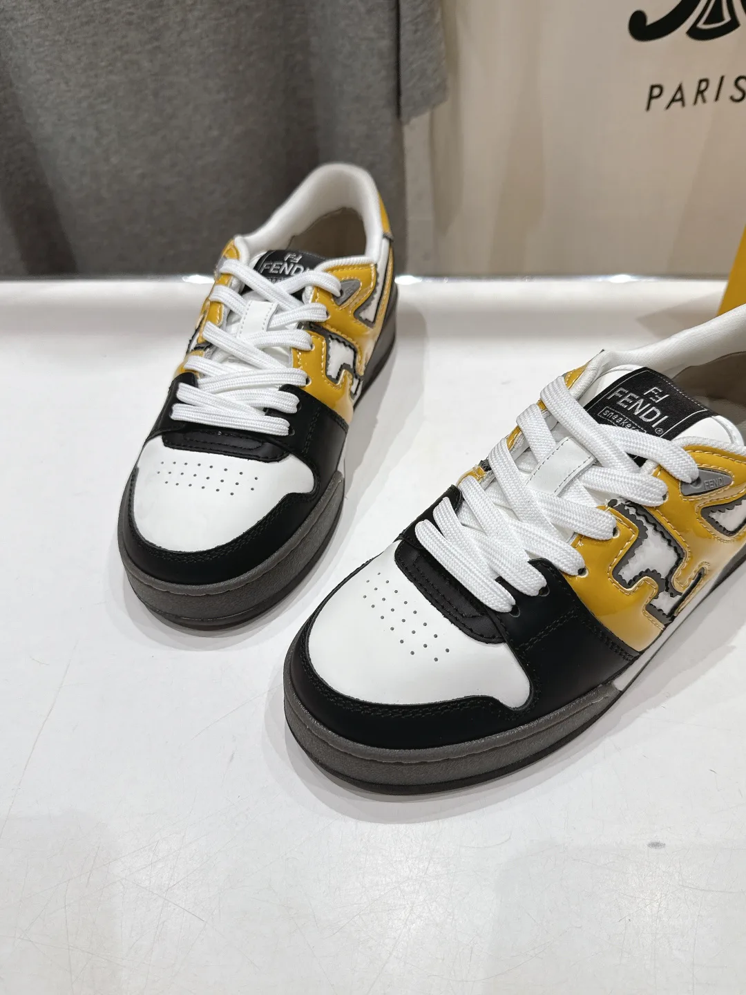 Кроссовки Женские Fendi 17908429