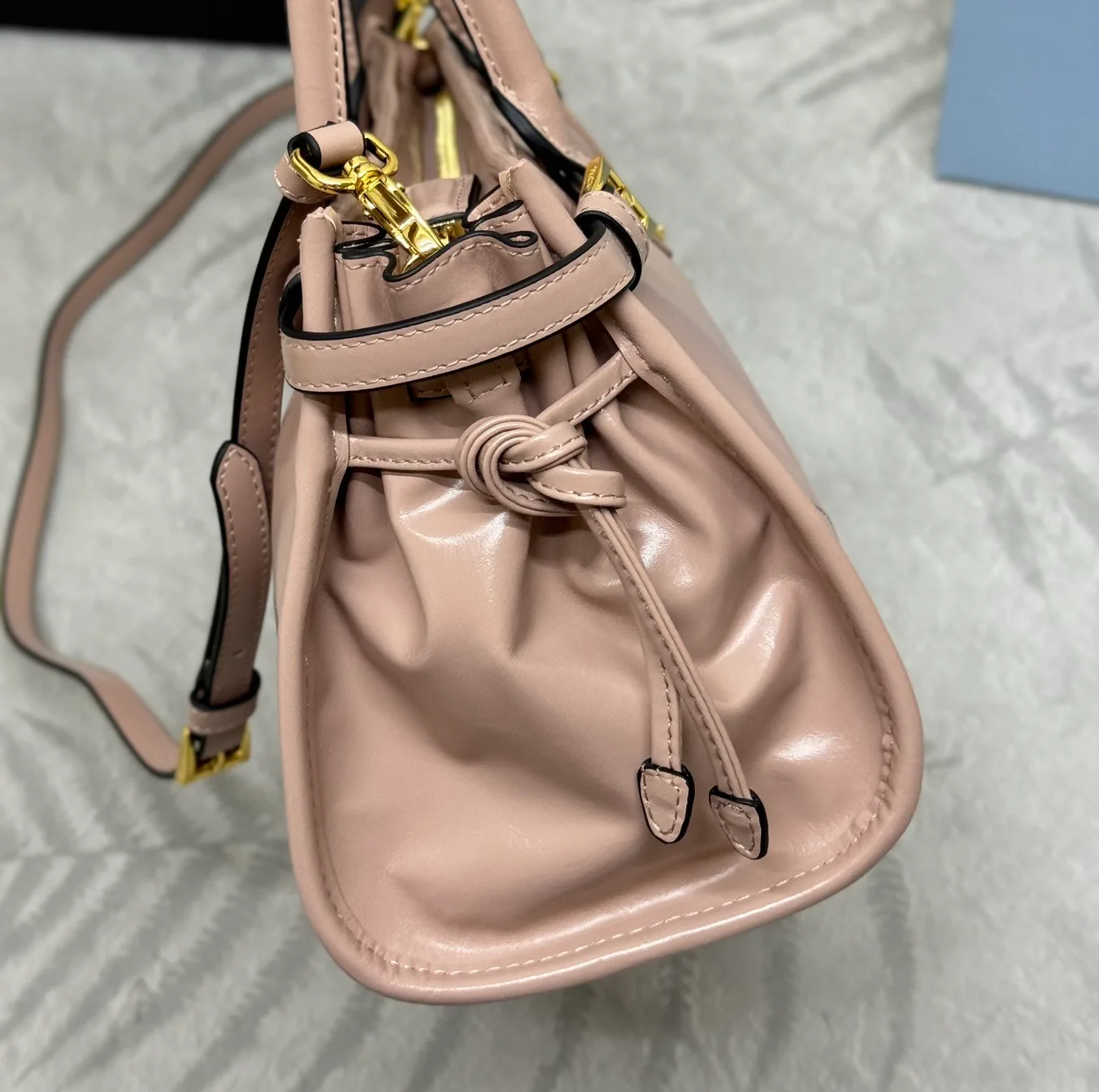 Классические Сумки Женские Prada 11462487