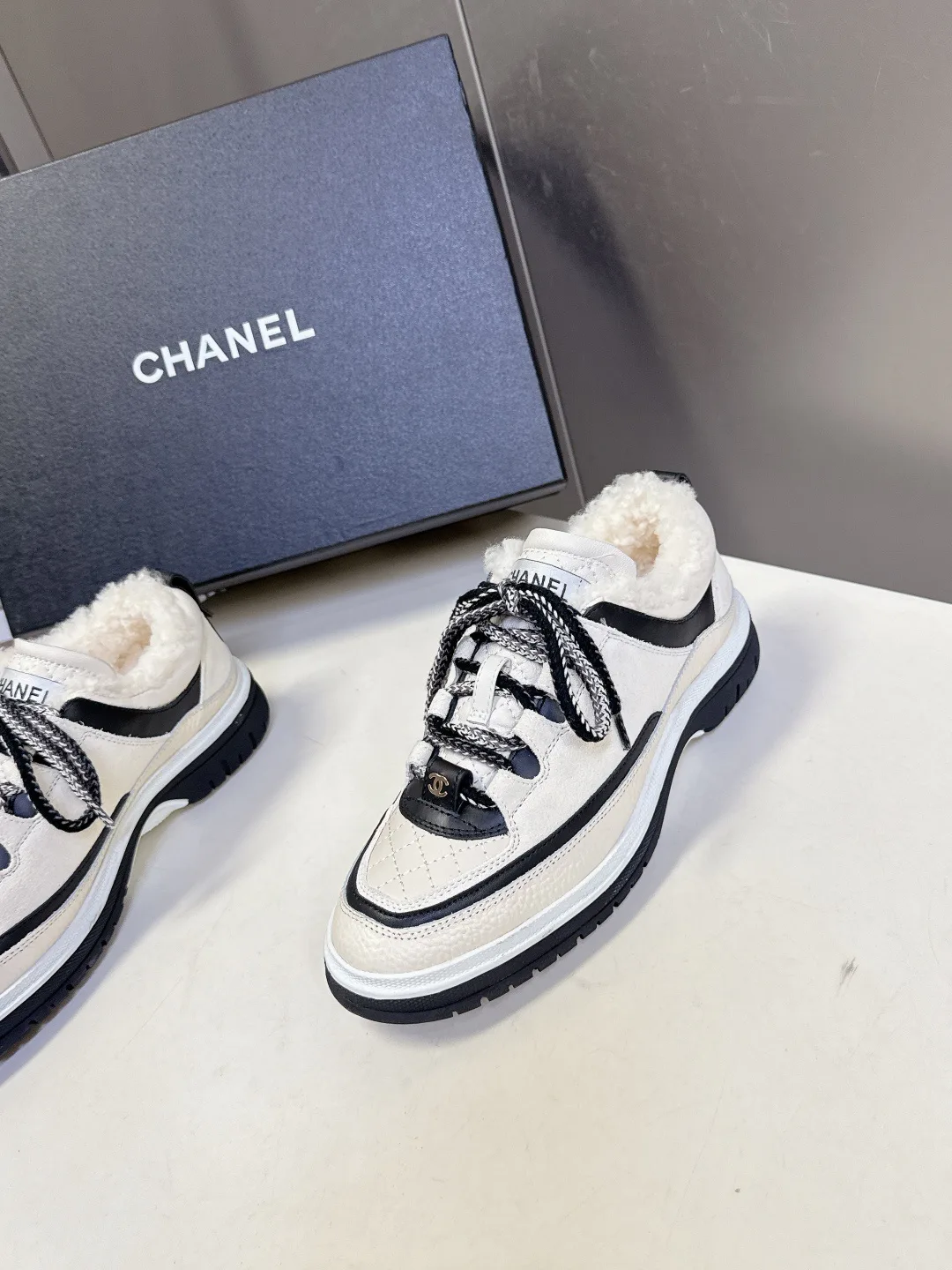 Кроссовки Женские Chanel 244000