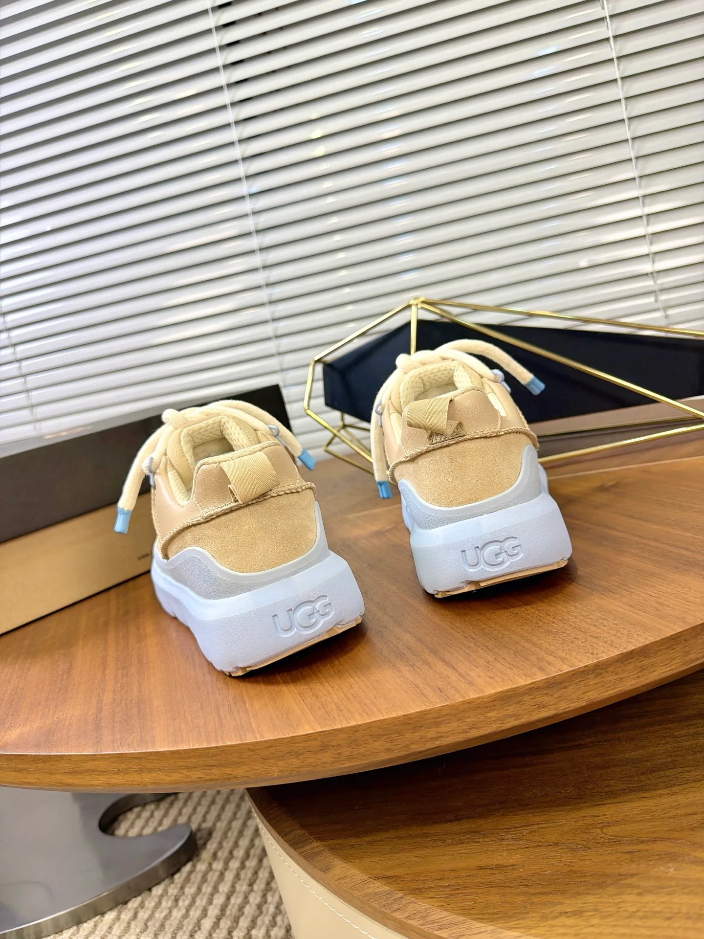 Кроссовки Женские Ugg 19690068