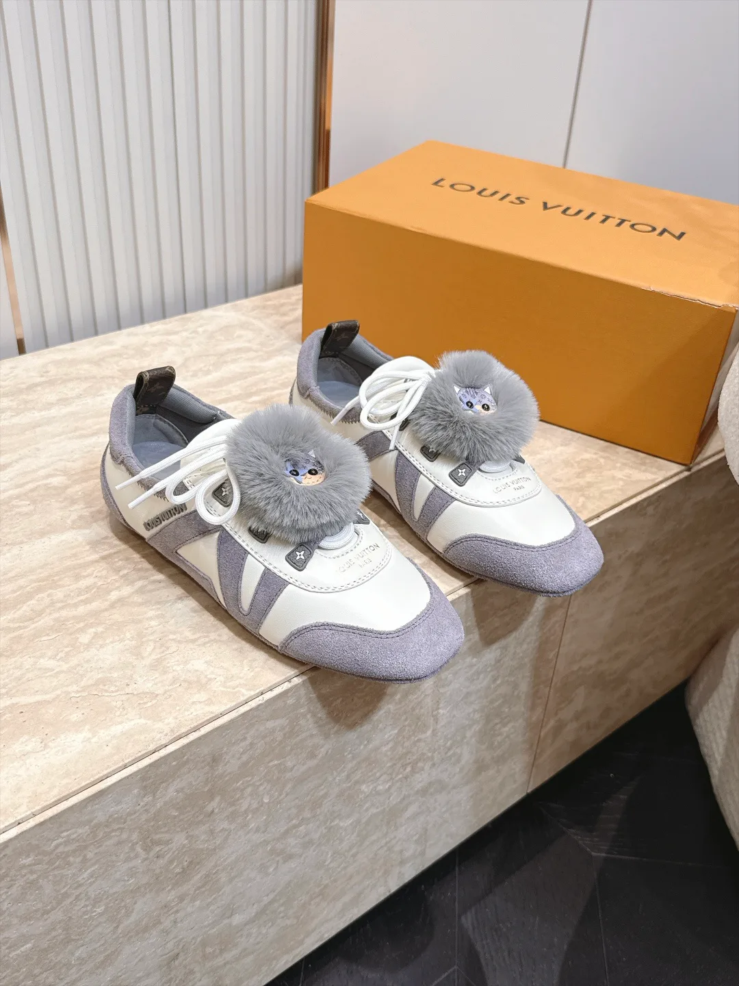 Кроссовки Женские Louis Vuitton 17946978