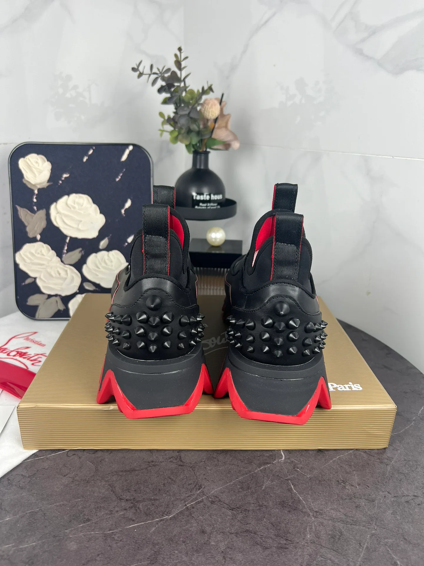 Кроссовки Женские Christian Louboutin 11072105