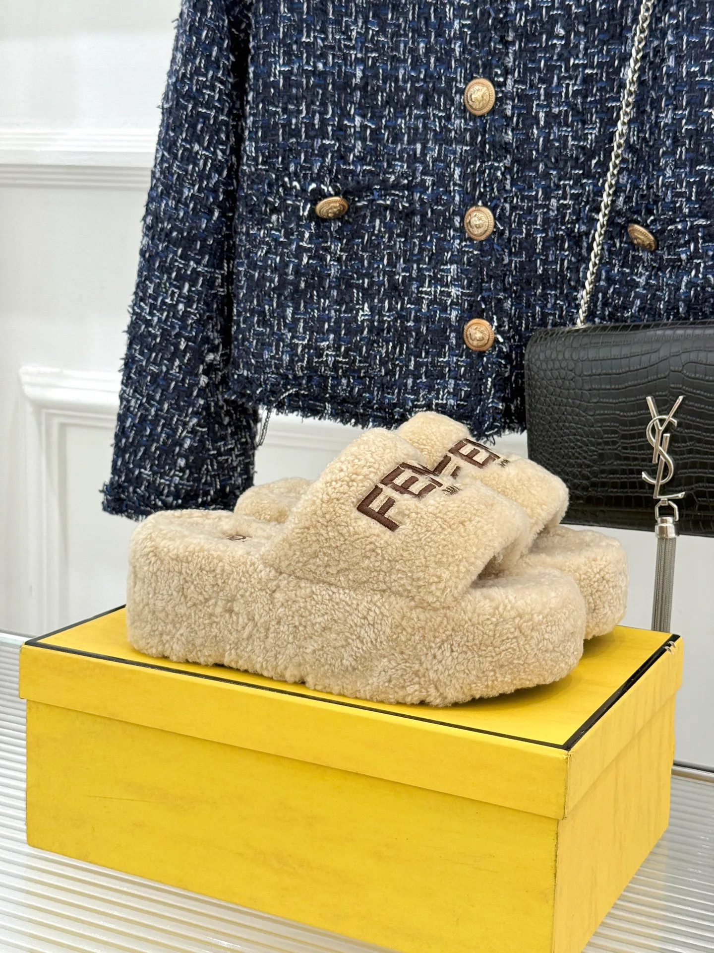 Тапочки Женские Fendi 18154669