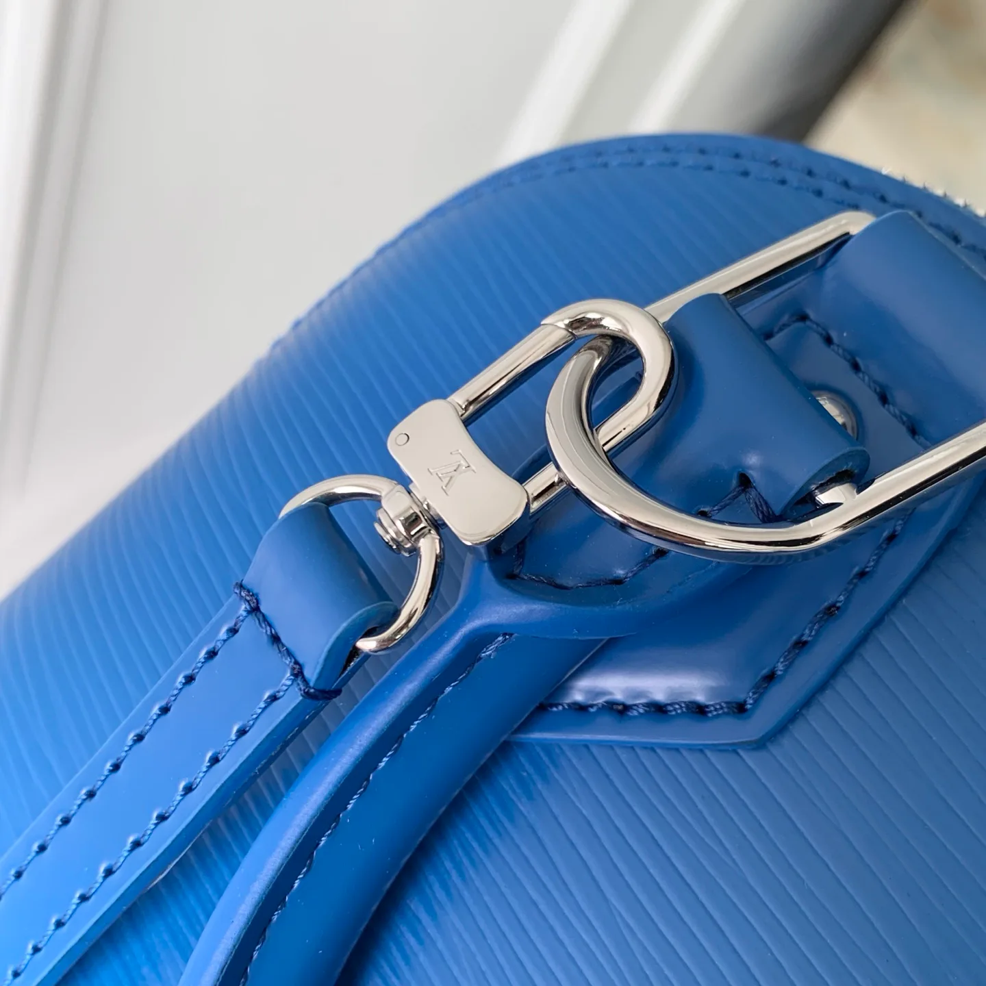 Классические Сумки Женские Louis Vuitton 18147540