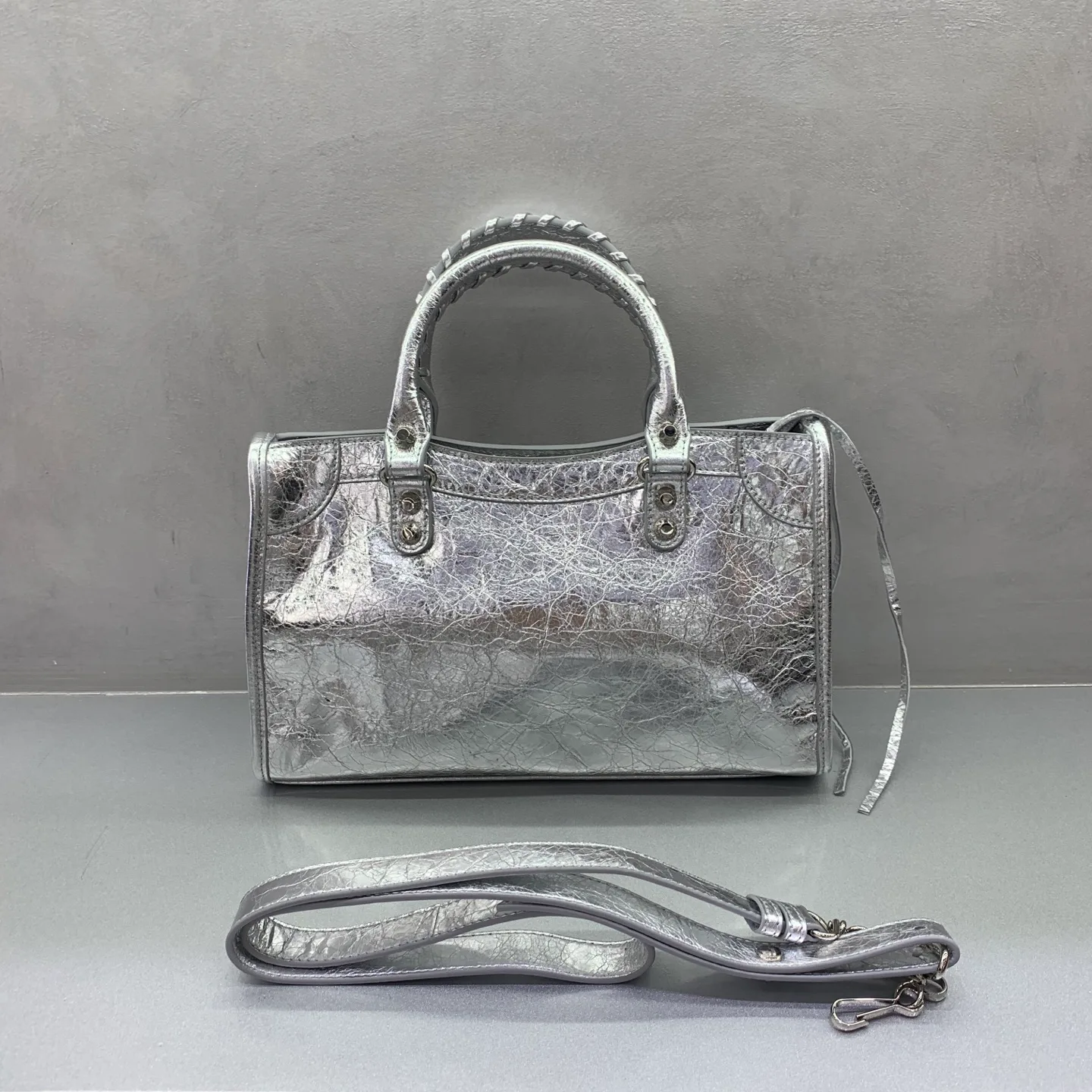 Классические Сумки Женские Balenciaga 18136161