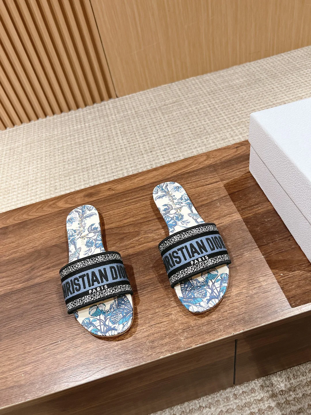 Шлепанцы Женские Christian Dior 11600036