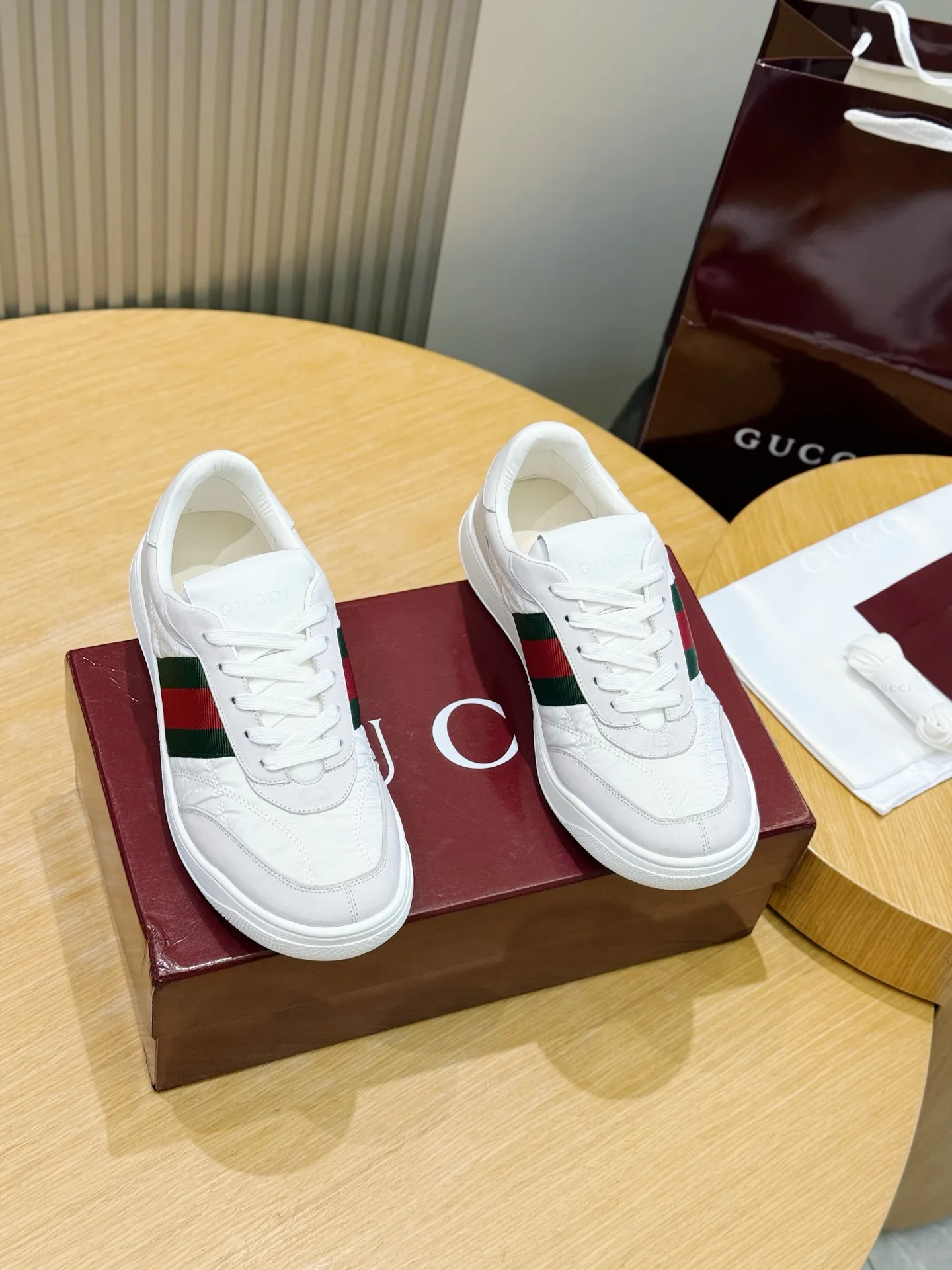 Кроссовки Женские Gucci 18100919