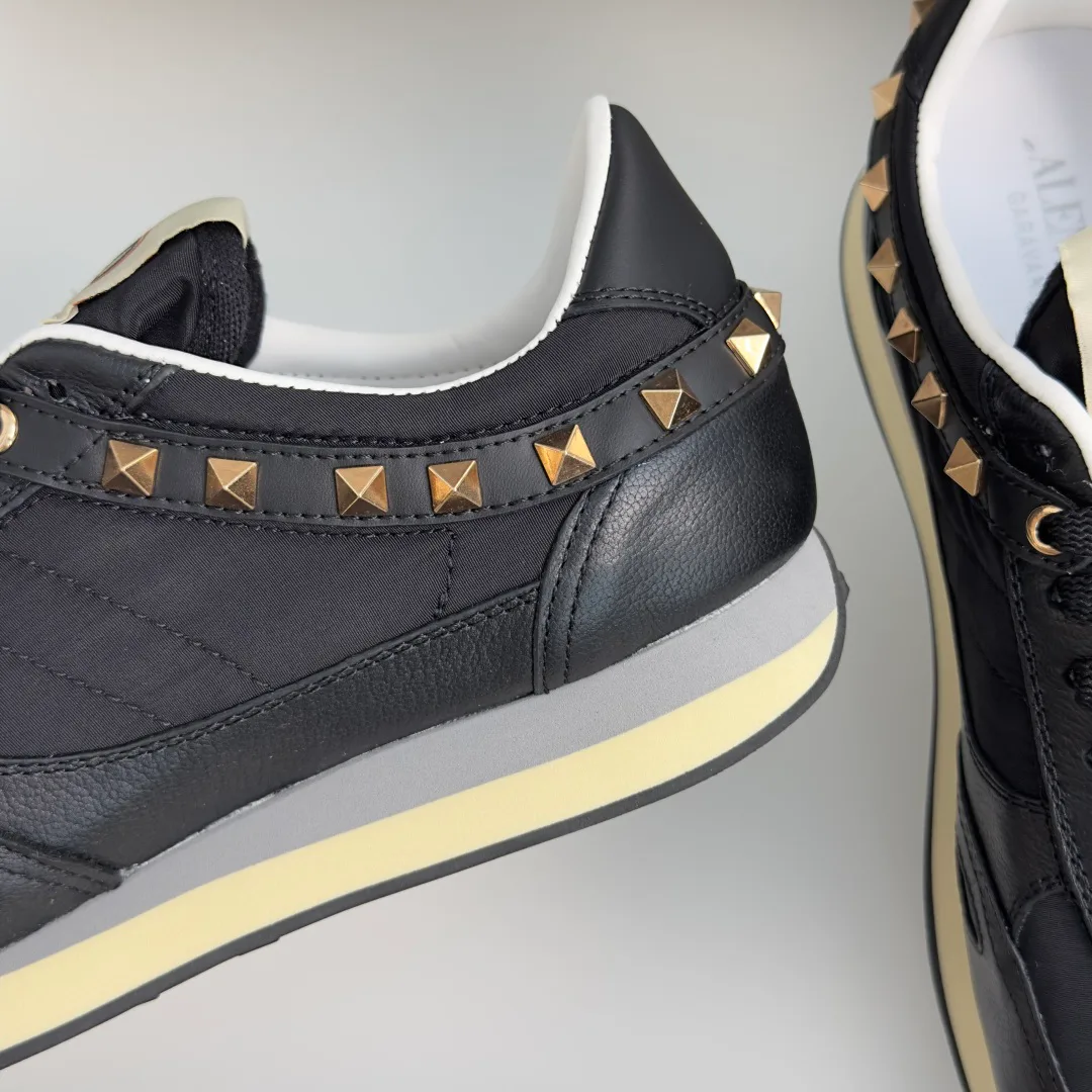 Кроссовки Женские Valentino 17950499