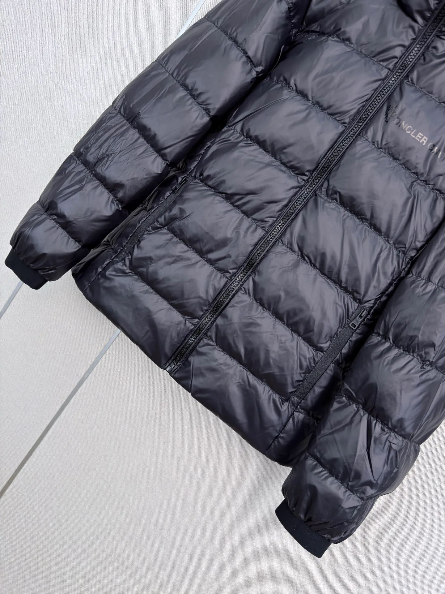 Куртки И Пуховики Женские Moncler 18501656