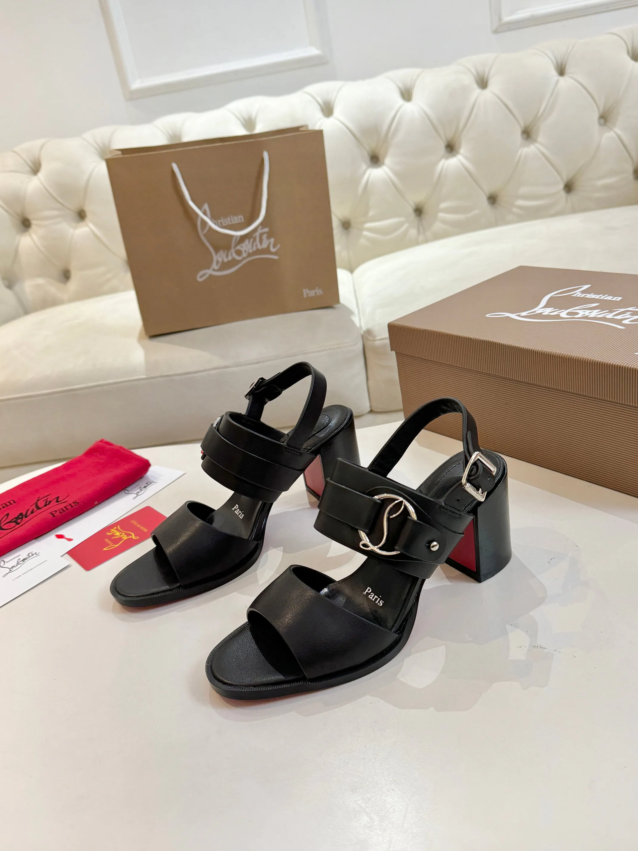 Босоножки Женские Christian Louboutin 17038135