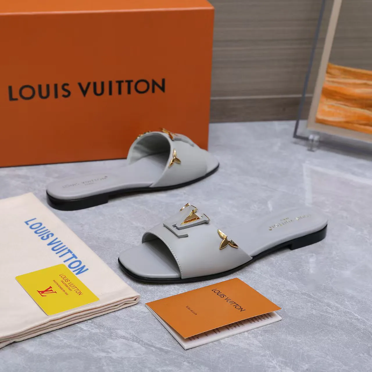 Шлепанцы Женские Louis Vuitton 11529429