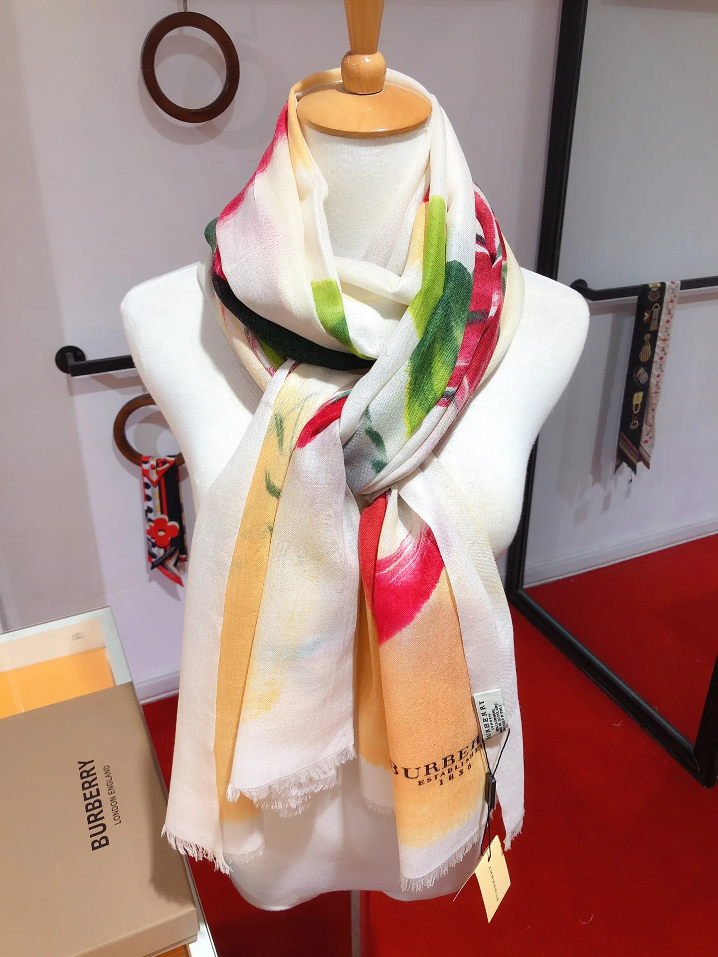 Шарфы Burberry 1780854