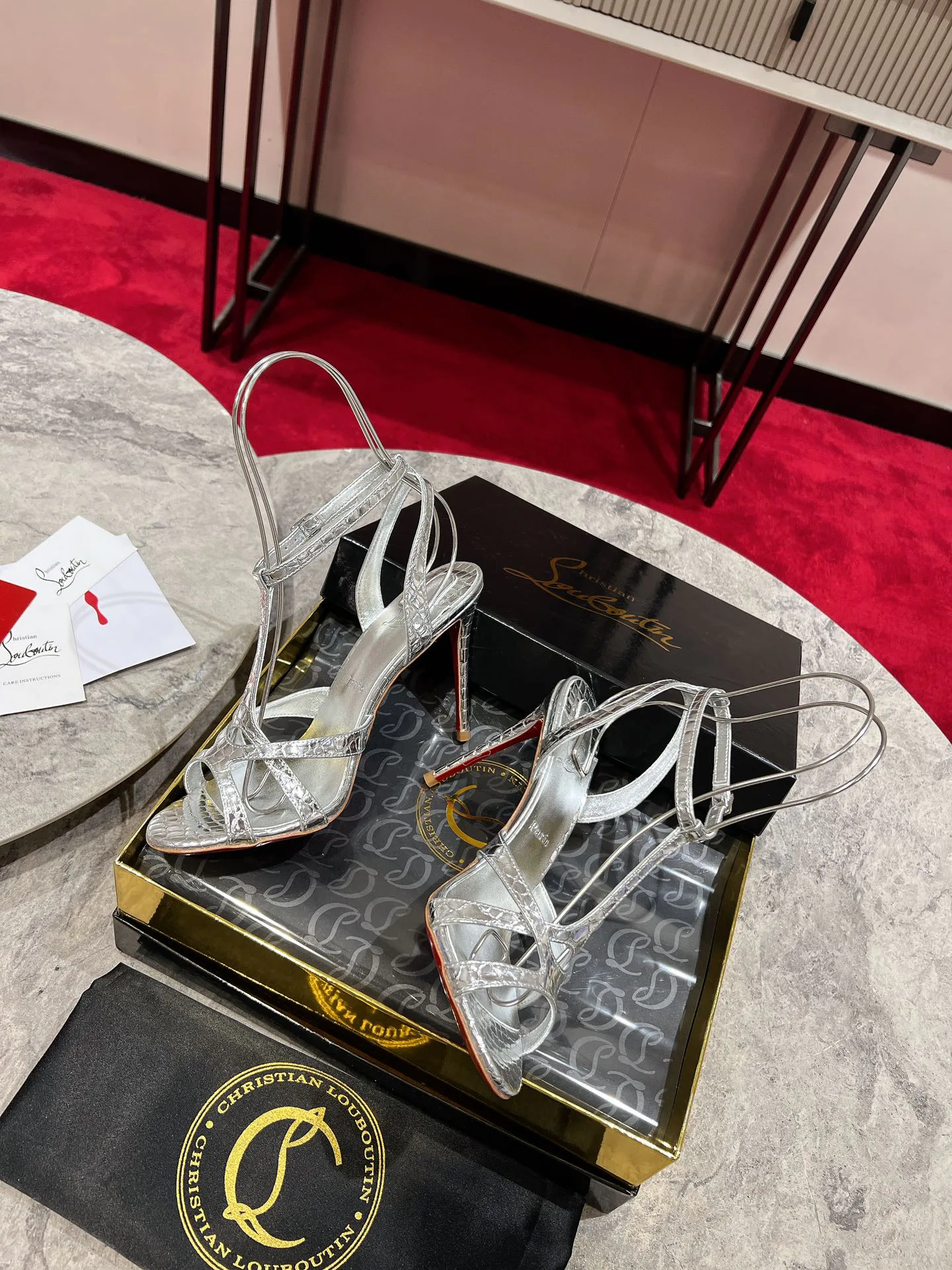 Босоножки Женские Christian Louboutin 14354190