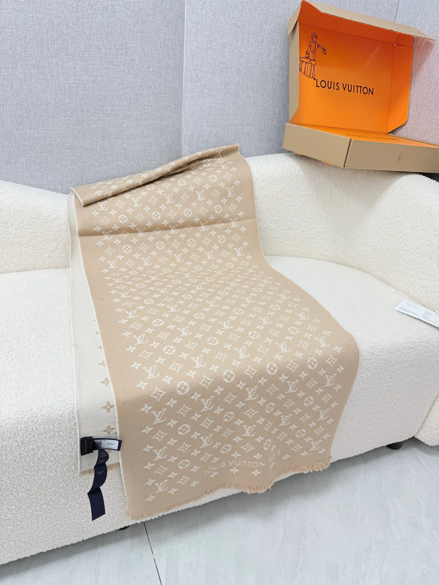 Шарфы Louis Vuitton 18627340