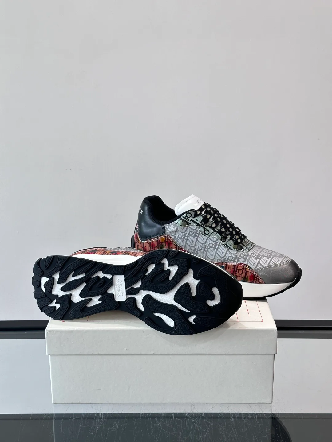 Кроссовки Женские Alexander Mcqueen 450179