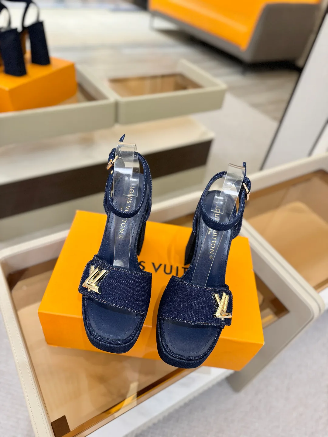 Босоножки Женские Louis Vuitton 17946845
