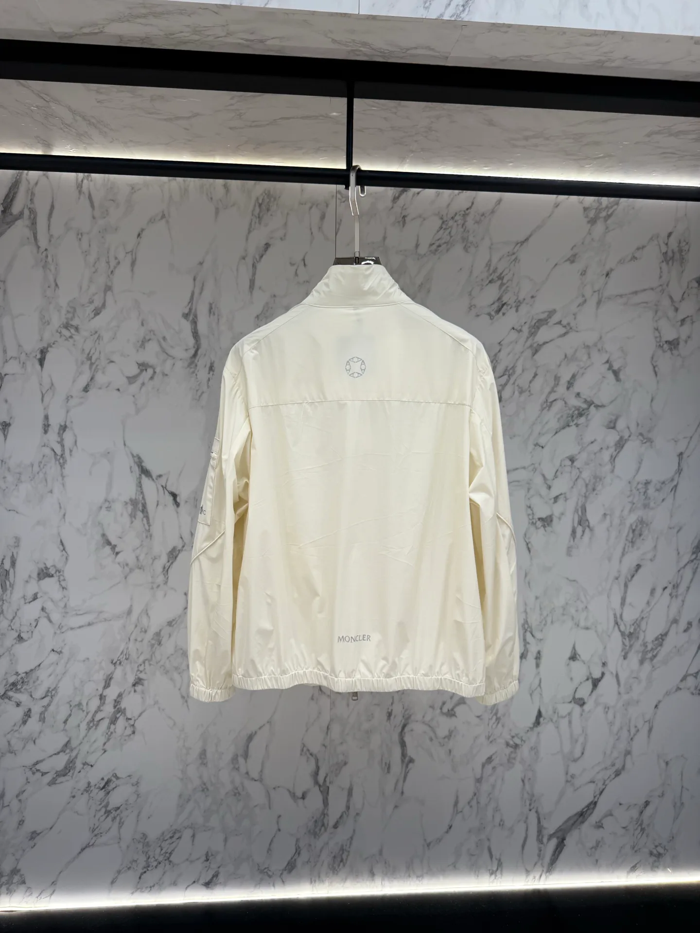 Куртки И Пуховики Мужские Moncler 11520366