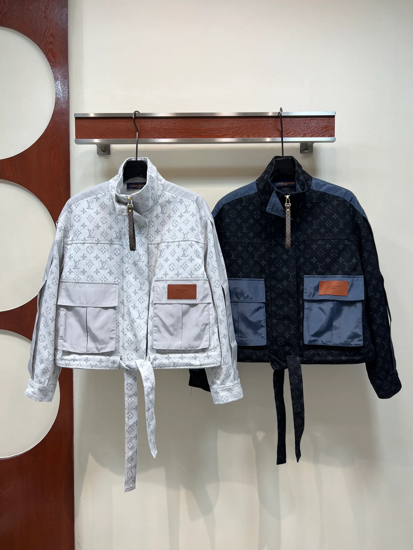 Куртки И Пуховики Женские Louis Vuitton 18408135