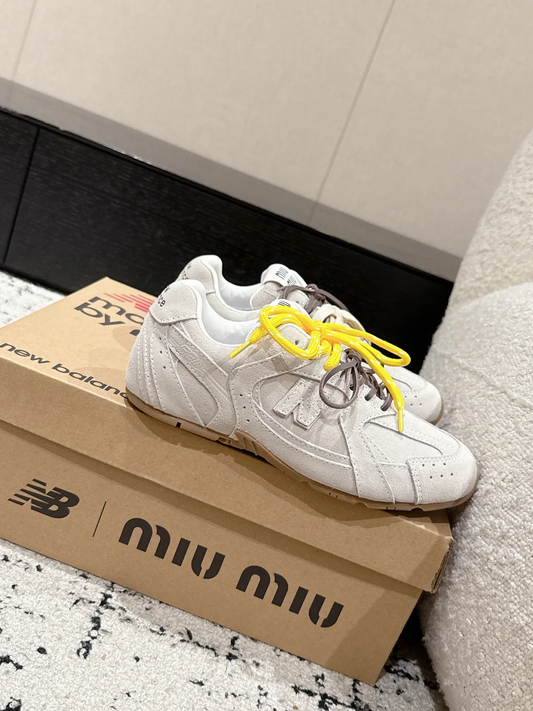 Кроссовки Женские Miu Miu 18409628