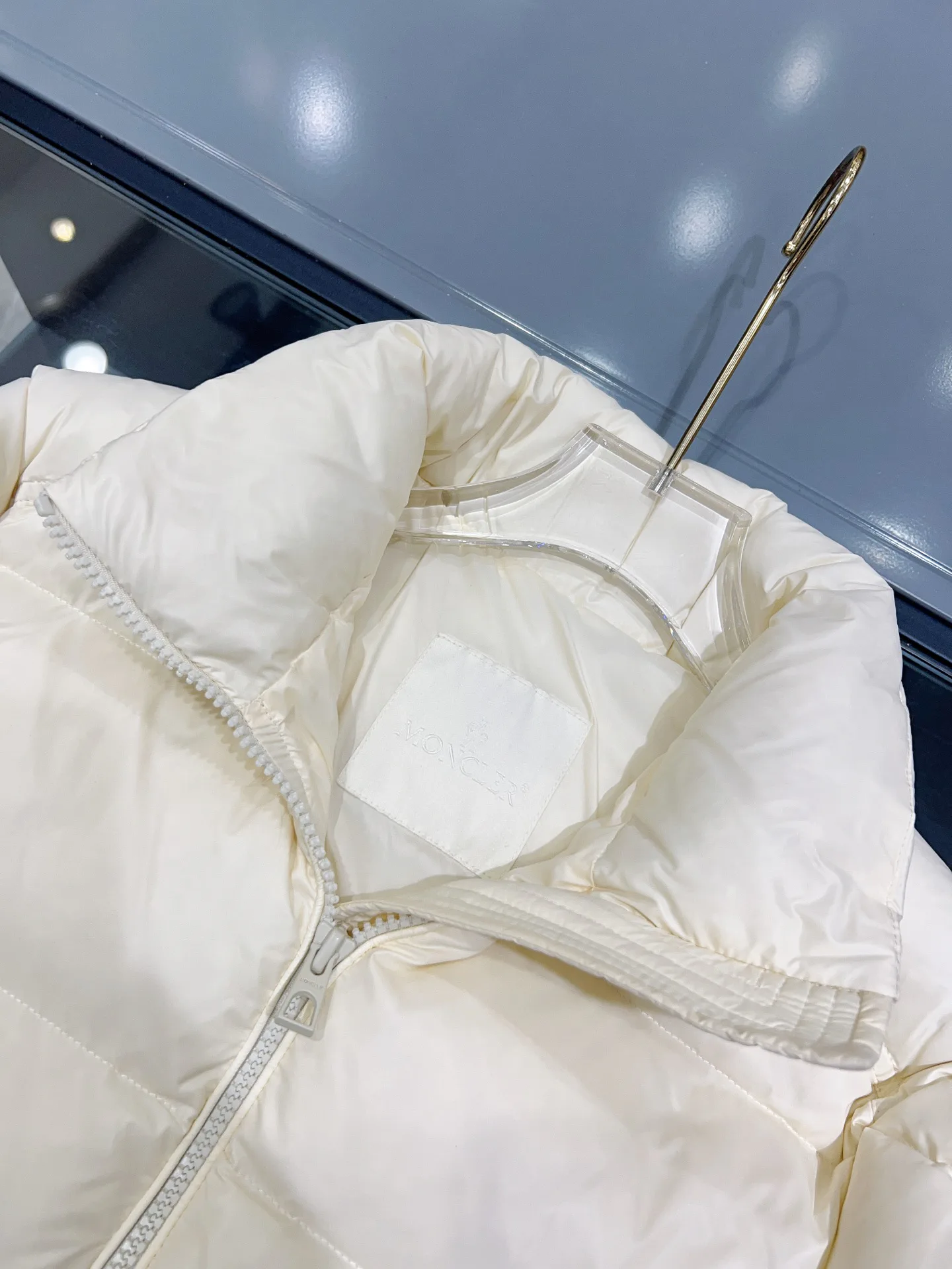 Куртки И Пуховики Женские Moncler 18368424