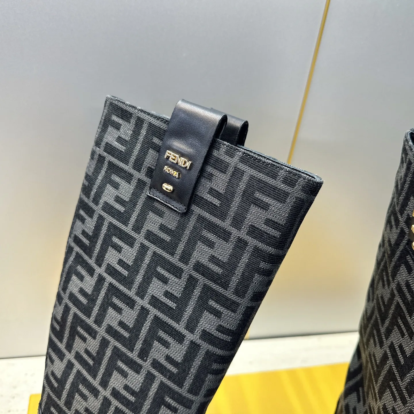 Сапоги Женские Fendi 19250143