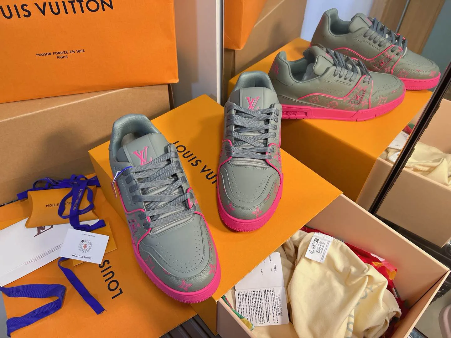 Кроссовки Женские Louis Vuitton 1880935