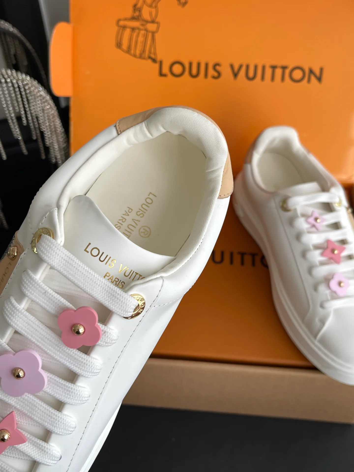 Кроссовки Женские Louis Vuitton 19366369