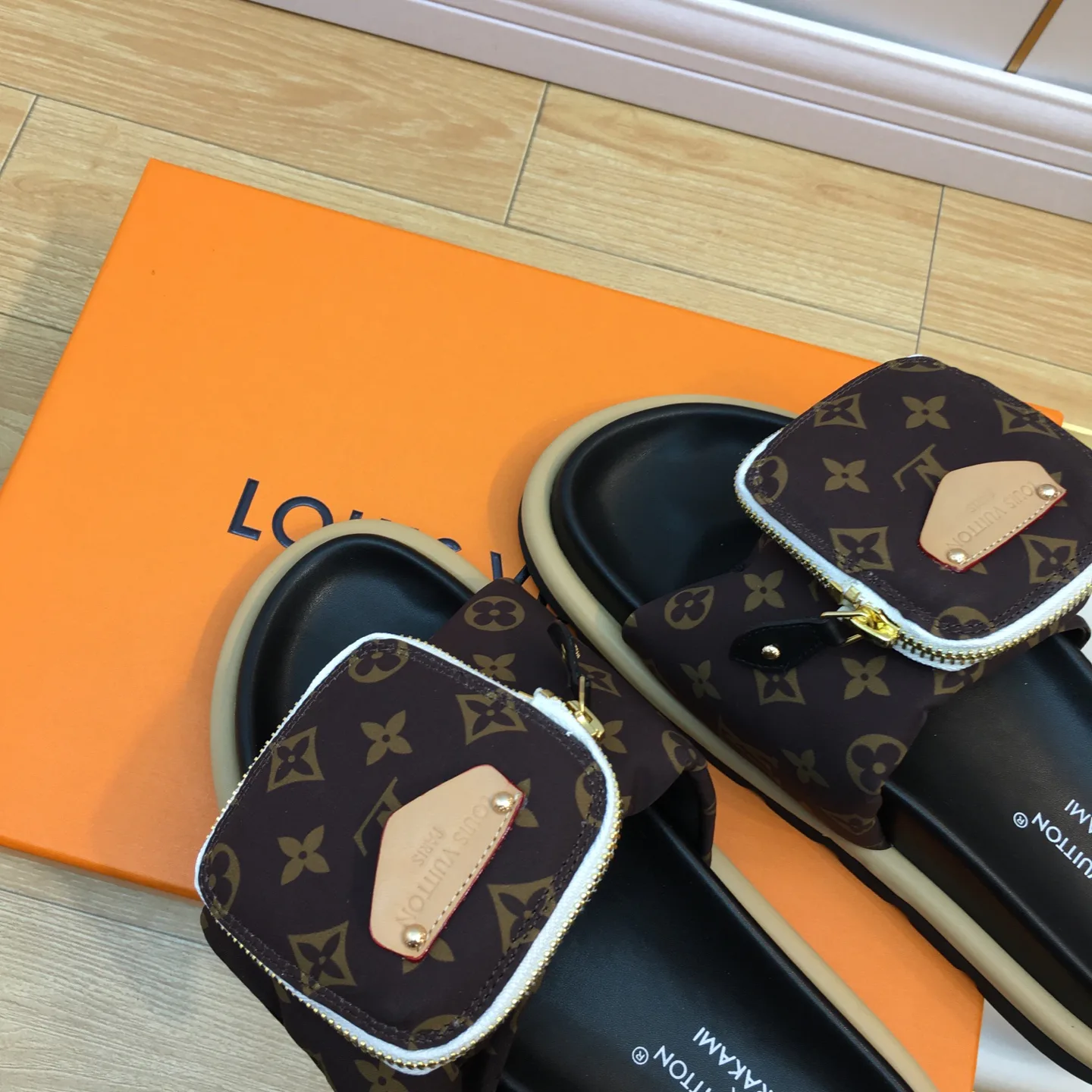 Шлепанцы Женские Louis Vuitton 32505