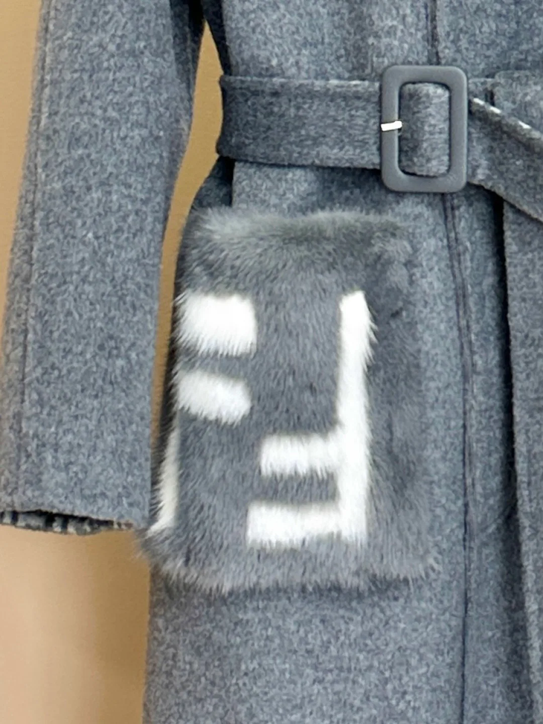 Пальто Женские Fendi 784401