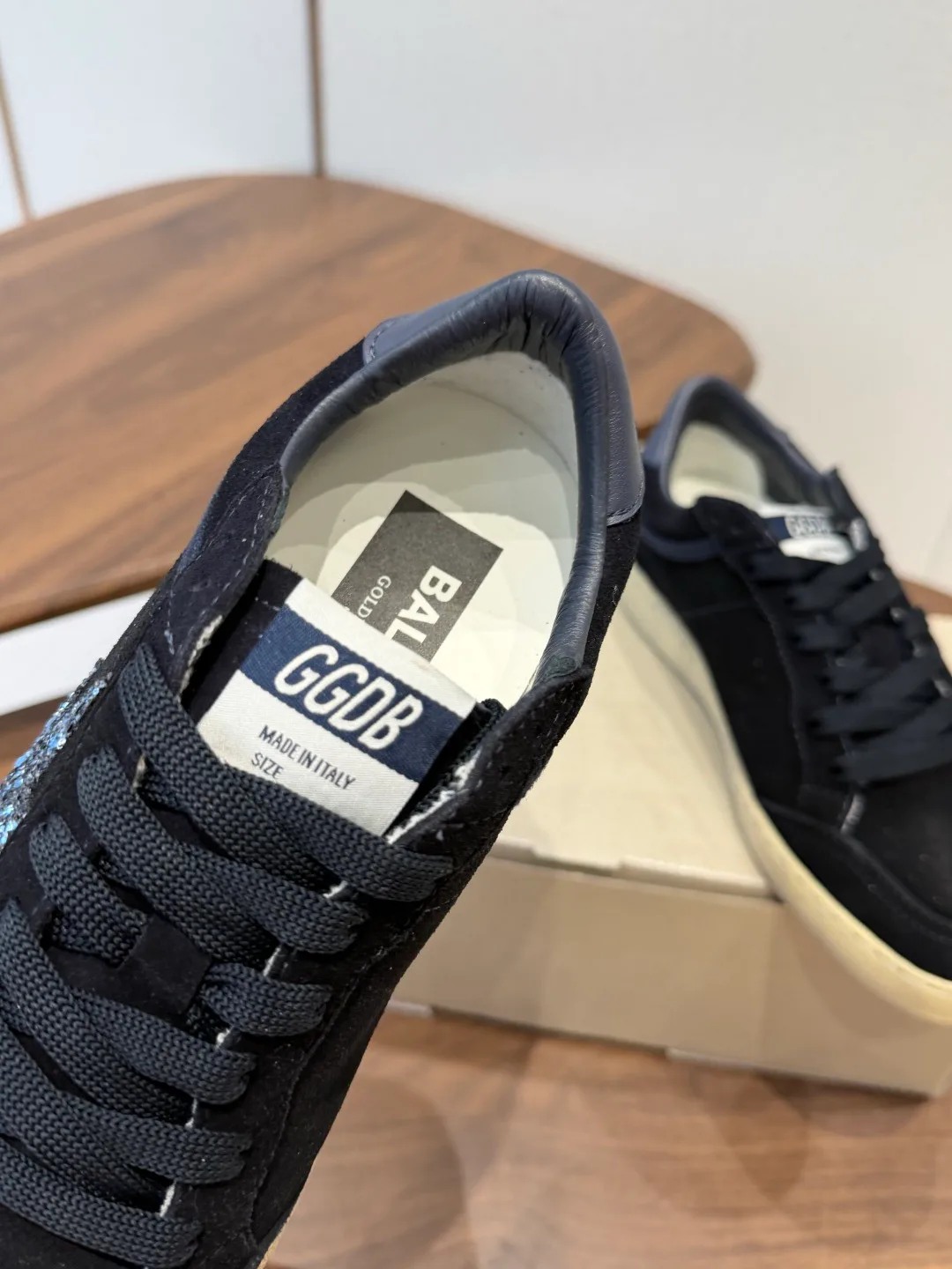 Кроссовки Женские Golden Goose 18357247