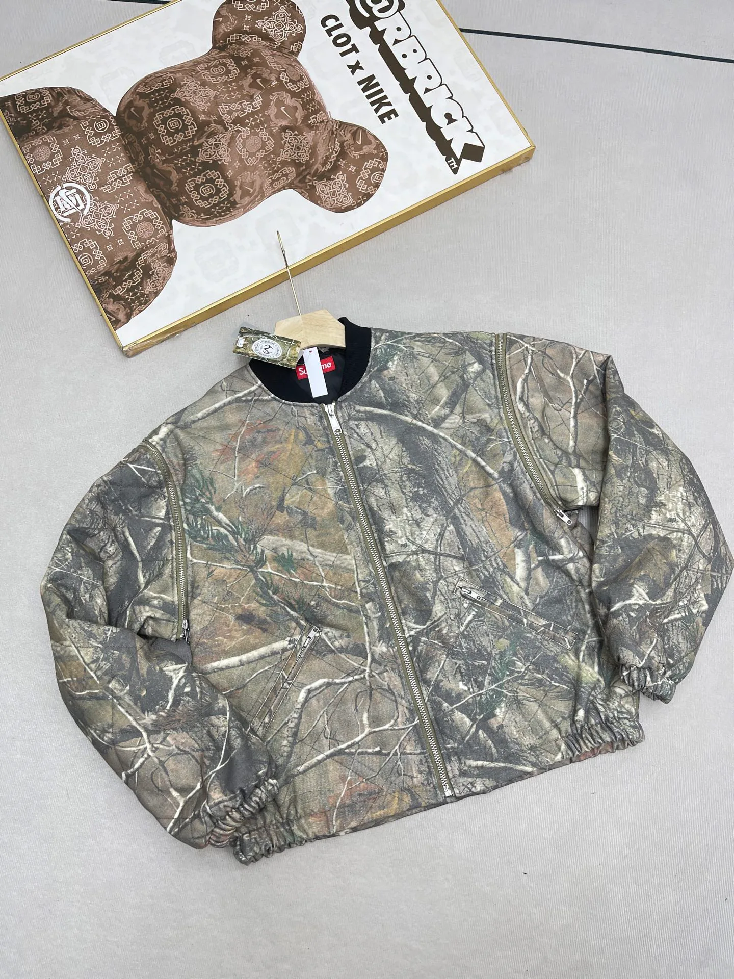 Куртки И Пуховики Женские Supreme 10542433