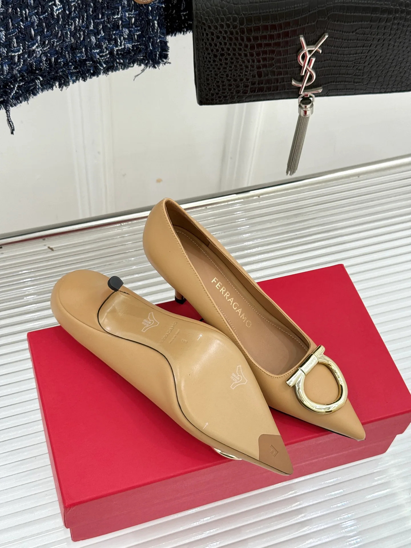 Туфли Женские Salvatore Ferragamo 18104109