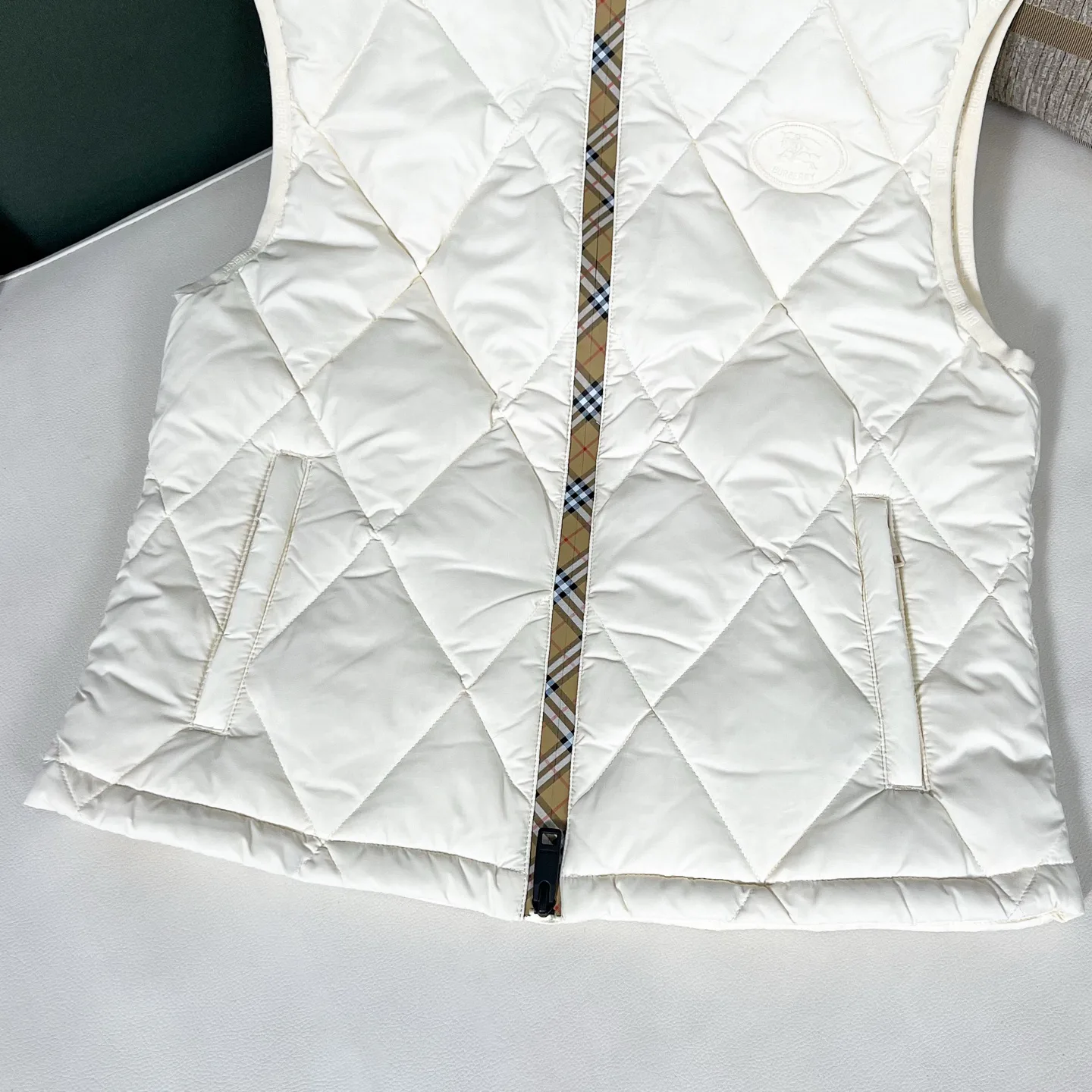 Жилеты Женские Burberry 18728598