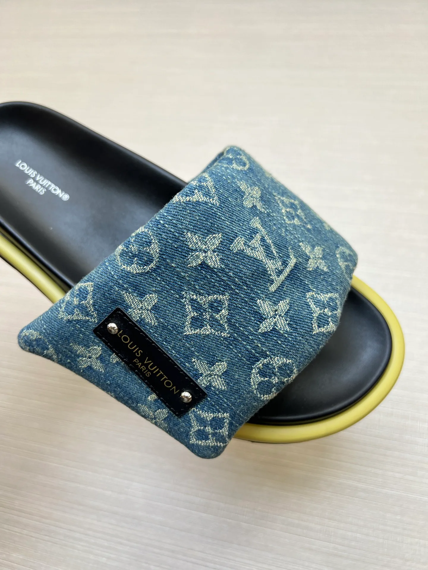 Шлепанцы Женские Louis Vuitton 9801568
