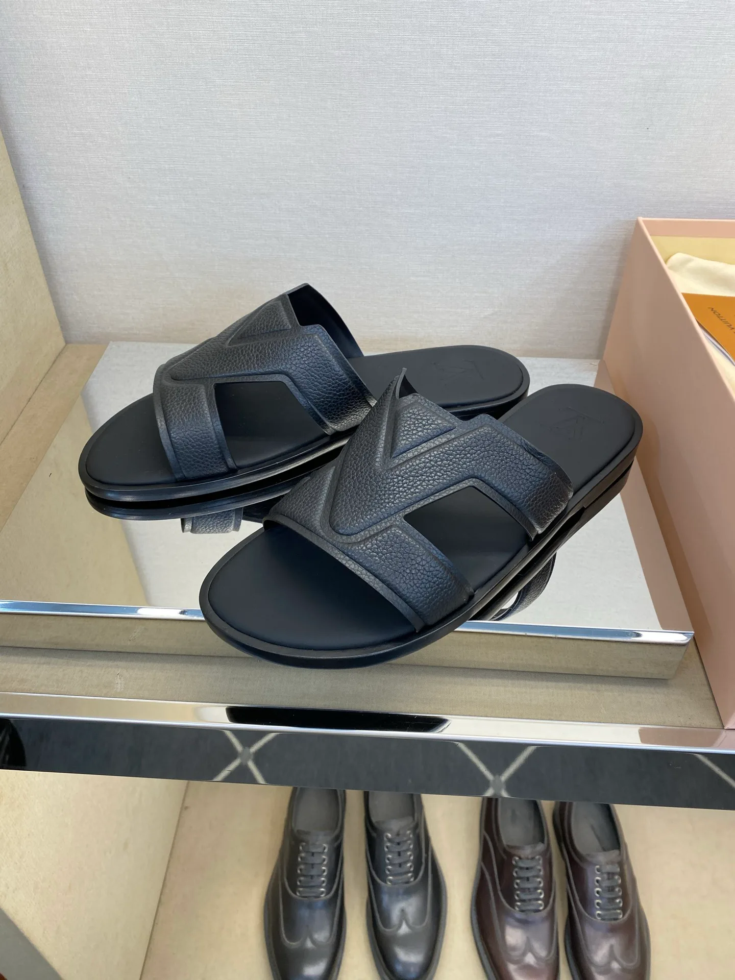Шлепанцы Мужские Louis Vuitton 11956881