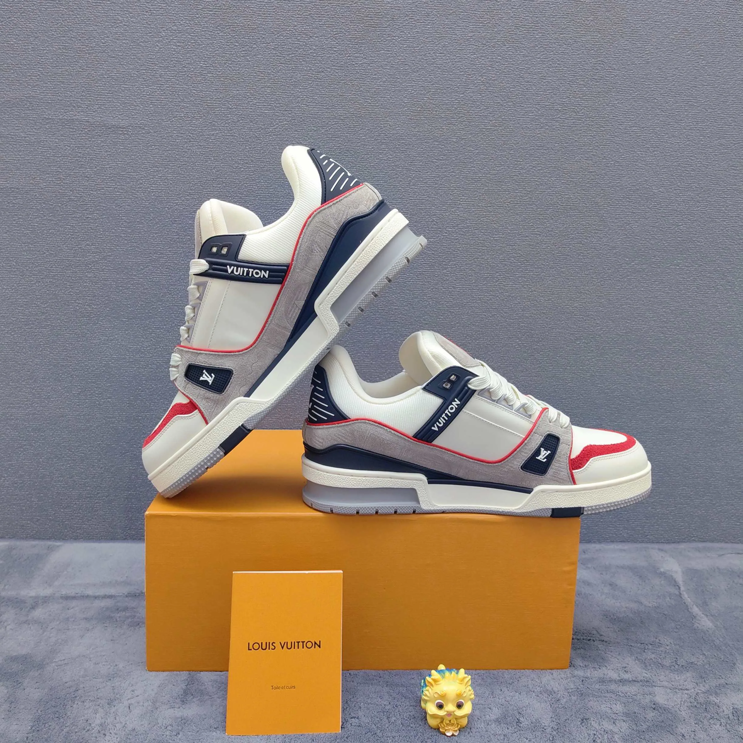 Кроссовки Женские Louis Vuitton 17957138