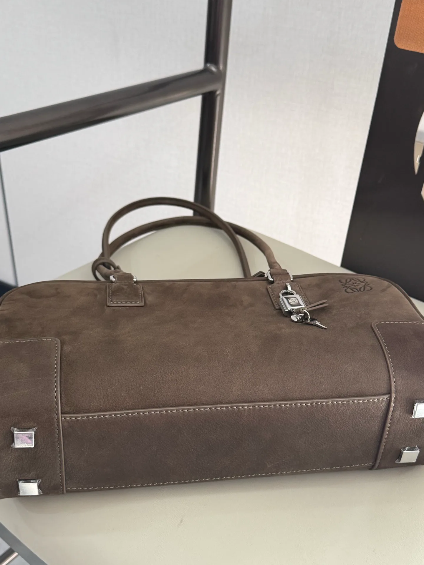 Классические Сумки Женские Loewe 11402848